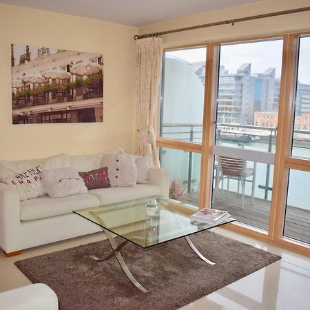 2 Bedroom Grand Canal Dock- Breathtaking Liffey Views Dublin Exterior photo